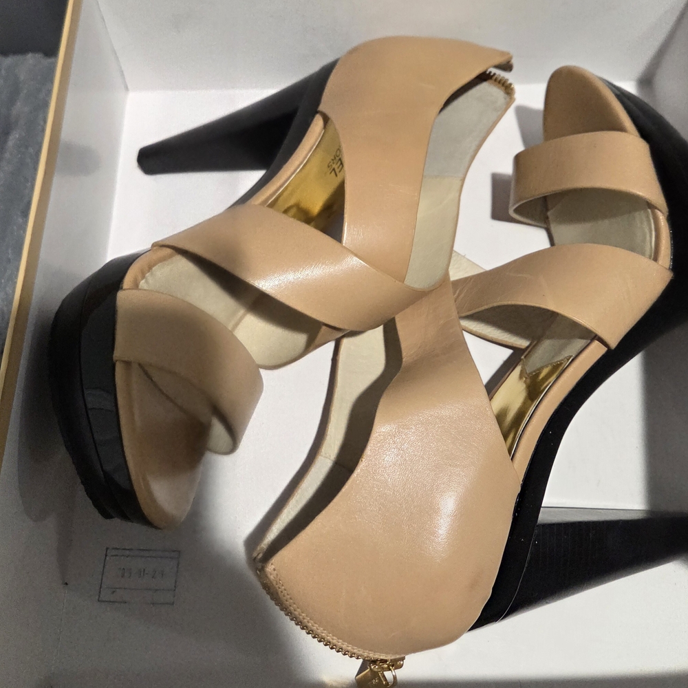 Michael Kors Women's Tan Strappy Sandals - Picture 5 of 5